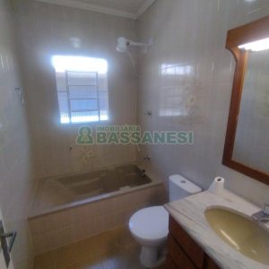 Casa com 240m², 3 dormitórios, 1 vaga, no bairro Rio Branco em Caxias do Sul para Comprar