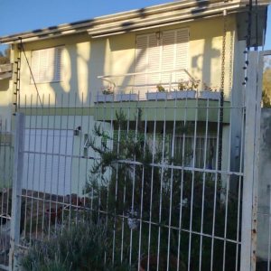 Sobrado com 90m², 2 dormitórios, 1 vaga, no bairro São Victor COHAB em Caxias do Sul para Comprar