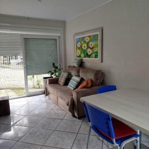 Sobrado com 90m², 2 dormitórios, 1 vaga, no bairro São Victor COHAB em Caxias do Sul para Comprar