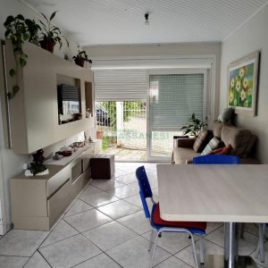 Sobrado com 90m², 2 dormitórios, 1 vaga, no bairro São Victor COHAB em Caxias do Sul para Comprar