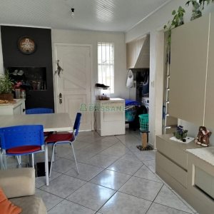 Sobrado com 90m², 2 dormitórios, 1 vaga, no bairro São Victor COHAB em Caxias do Sul para Comprar
