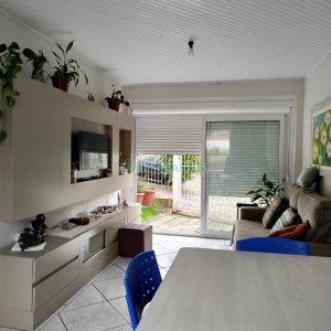 Sobrado com 90m², 2 dormitórios, 1 vaga, no bairro São Victor COHAB em Caxias do Sul para Comprar