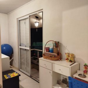 Sobrado com 90m², 2 dormitórios, 1 vaga, no bairro São Victor COHAB em Caxias do Sul para Comprar