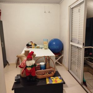 Sobrado com 90m², 2 dormitórios, 1 vaga, no bairro São Victor COHAB em Caxias do Sul para Comprar