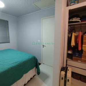 Sobrado com 90m², 2 dormitórios, 1 vaga, no bairro São Victor COHAB em Caxias do Sul para Comprar