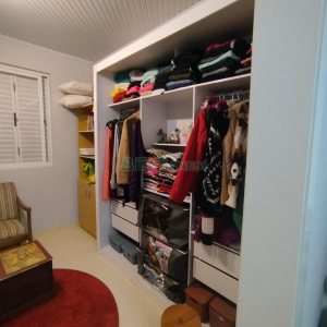 Sobrado com 90m², 2 dormitórios, 1 vaga, no bairro São Victor COHAB em Caxias do Sul para Comprar