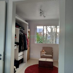 Sobrado com 90m², 2 dormitórios, 1 vaga, no bairro São Victor COHAB em Caxias do Sul para Comprar