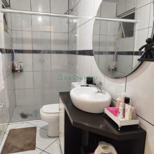 Sobrado com 90m², 2 dormitórios, 1 vaga, no bairro São Victor COHAB em Caxias do Sul para Comprar