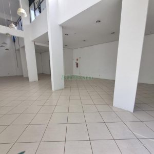 Loja com 130m², no bairro São Pelegrino em Caxias do Sul para Alugar