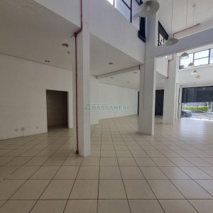 Loja com 130m², no bairro São Pelegrino em Caxias do Sul para Alugar