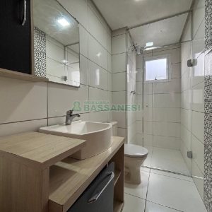 Apartamento com 67m², 2 dormitórios, 1 vaga, no bairro Vinhedos em Caxias do Sul para Alugar