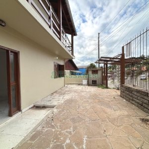 Casa com 72m², 2 dormitórios, 1 vaga, no bairro Pioneiro em Caxias do Sul para Alugar