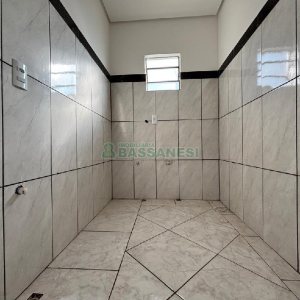 Casa com 72m², 2 dormitórios, 1 vaga, no bairro Pioneiro em Caxias do Sul para Alugar