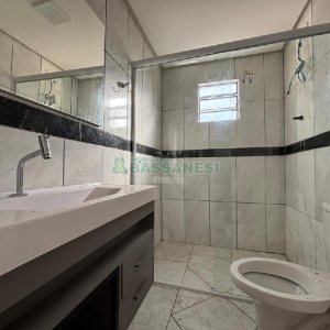 Casa com 72m², 2 dormitórios, 1 vaga, no bairro Pioneiro em Caxias do Sul para Alugar