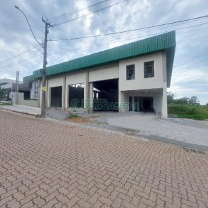 Pavilhão com 650m², 6 vagas, no bairro Jardim das Hortências em Caxias do Sul para Alugar