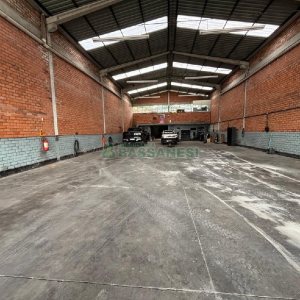 Pavilhão com 430m², no bairro Interlagos em Caxias do Sul para Alugar