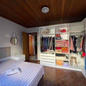 Casa com 103m², 4 dormitórios, 2 vagas, no bairro Kayser em Caxias do Sul para Comprar