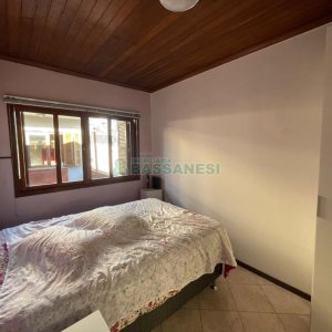 Casa com 103m², 4 dormitórios, 2 vagas, no bairro Kayser em Caxias do Sul para Comprar