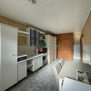 Casa com 103m², 4 dormitórios, 2 vagas, no bairro Kayser em Caxias do Sul para Comprar