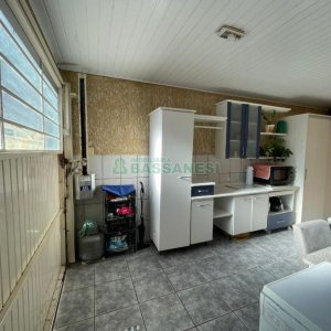 Casa com 103m², 4 dormitórios, 2 vagas, no bairro Kayser em Caxias do Sul para Comprar