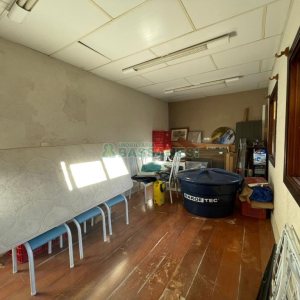 Casa com 103m², 4 dormitórios, 2 vagas, no bairro Kayser em Caxias do Sul para Comprar