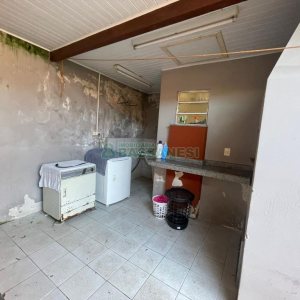 Casa com 103m², 4 dormitórios, 2 vagas, no bairro Kayser em Caxias do Sul para Comprar