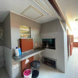 Casa com 103m², 4 dormitórios, 2 vagas, no bairro Kayser em Caxias do Sul para Comprar