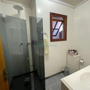 Casa com 103m², 4 dormitórios, 2 vagas, no bairro Kayser em Caxias do Sul para Comprar