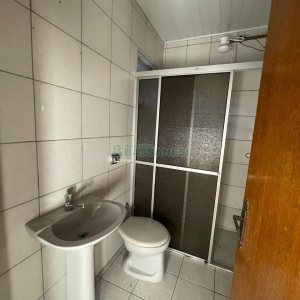Casa com 103m², 4 dormitórios, 2 vagas, no bairro Kayser em Caxias do Sul para Comprar