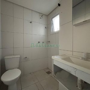 Apartamento com 43m², 2 dormitórios, no bairro Desvio Rizzo em Caxias do Sul para Alugar