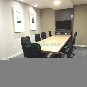 Sala com 32m², 1 vaga, no bairro Lourdes em Caxias do Sul para Alugar