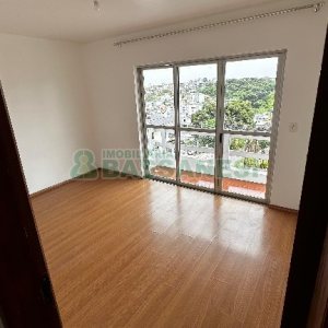 Apartamento com 190m², 3 dormitórios, 2 vagas, no bairro Cruzeiro em Caxias do Sul para Alugar