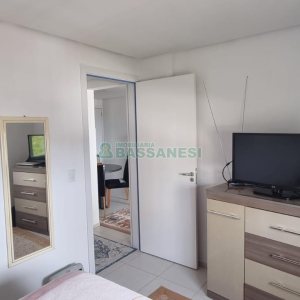 Apartamento com 48m², 2 dormitórios, 1 vaga, no bairro Nossa Senhora da Saúde em Caxias do Sul para Comprar
