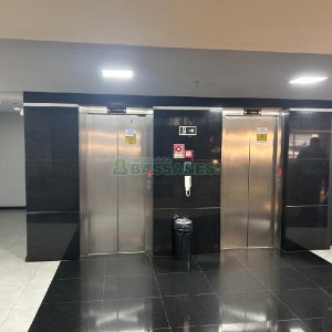 Sala Mobiliada com 160m², 5 vagas, no bairro Exposição em Caxias do Sul para Alugar