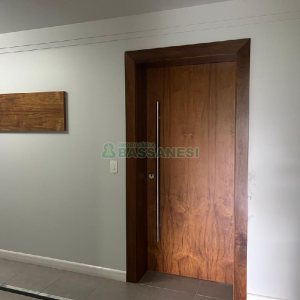 Sala Mobiliada com 160m², 5 vagas, no bairro Exposição em Caxias do Sul para Alugar