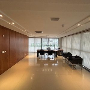 Sala Mobiliada com 160m², 5 vagas, no bairro Exposição em Caxias do Sul para Alugar