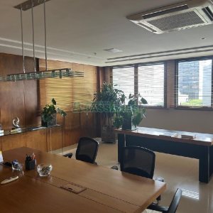 Sala Mobiliada com 160m², 5 vagas, no bairro Exposição em Caxias do Sul para Alugar