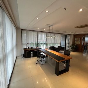 Sala Mobiliada com 160m², 5 vagas, no bairro Exposição em Caxias do Sul para Alugar