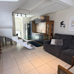 Sobrado com 70m², 2 dormitórios, 1 vaga, no bairro Vinhedos em Caxias do Sul para Comprar