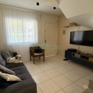 Sobrado com 70m², 2 dormitórios, 1 vaga, no bairro Vinhedos em Caxias do Sul para Comprar