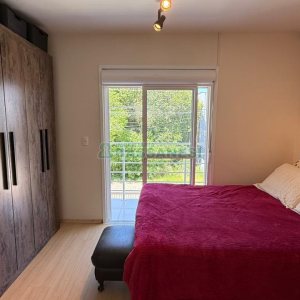 Sobrado com 70m², 2 dormitórios, 1 vaga, no bairro Vinhedos em Caxias do Sul para Comprar