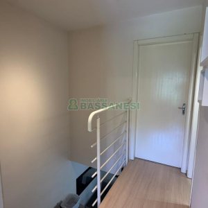 Sobrado com 70m², 2 dormitórios, 1 vaga, no bairro Vinhedos em Caxias do Sul para Comprar