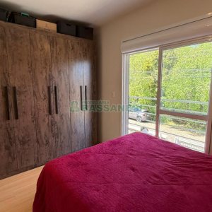 Sobrado com 70m², 2 dormitórios, 1 vaga, no bairro Vinhedos em Caxias do Sul para Comprar