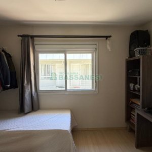 Sobrado com 70m², 2 dormitórios, 1 vaga, no bairro Vinhedos em Caxias do Sul para Comprar