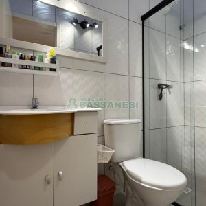 Sobrado com 70m², 2 dormitórios, 1 vaga, no bairro Vinhedos em Caxias do Sul para Comprar