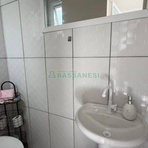 Sobrado com 70m², 2 dormitórios, 1 vaga, no bairro Vinhedos em Caxias do Sul para Comprar