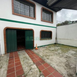Casa com 176m², 2 dormitórios, 2 vagas, no bairro São José em Caxias do Sul para Comprar