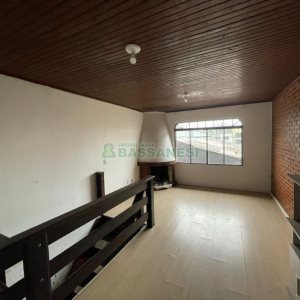 Casa com 176m², 2 dormitórios, 2 vagas, no bairro São José em Caxias do Sul para Comprar