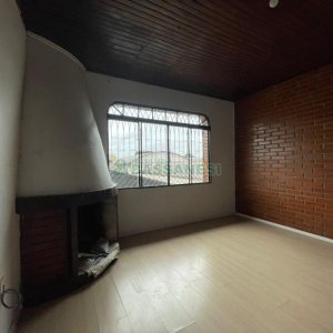 Casa com 176m², 2 dormitórios, 2 vagas, no bairro São José em Caxias do Sul para Comprar