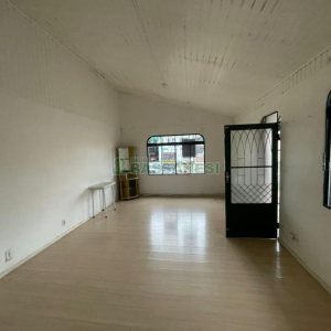 Casa com 176m², 2 dormitórios, 2 vagas, no bairro São José em Caxias do Sul para Comprar